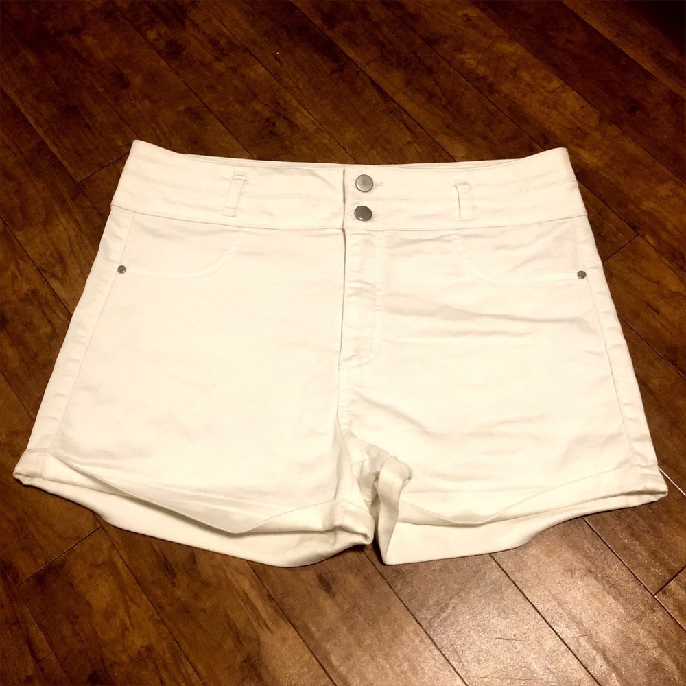Y2K High Rise Double Button Shorts Size 13 | White Y2K Vtg